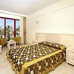 Hotel & 4*