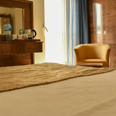 & Hotel 4*