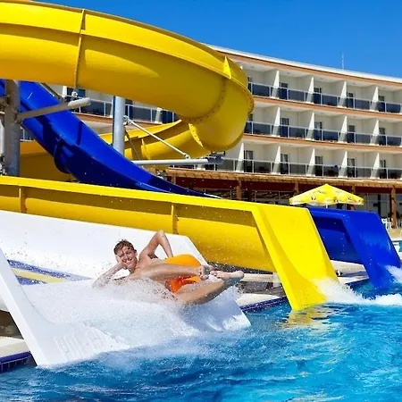 Hotel & 4*