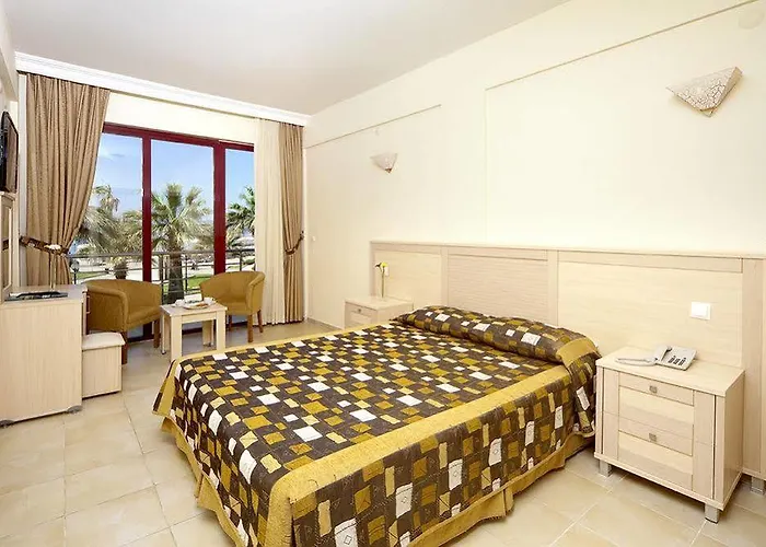 Hotel & 4*